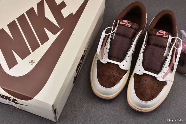 SP x Low DZ4137-206 1 Scott Travis OG AJ 0817